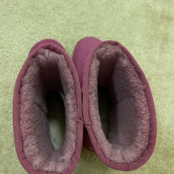 UGG Australia Classic Short Boots Size 8 Color Pink - Picture 8 of 12